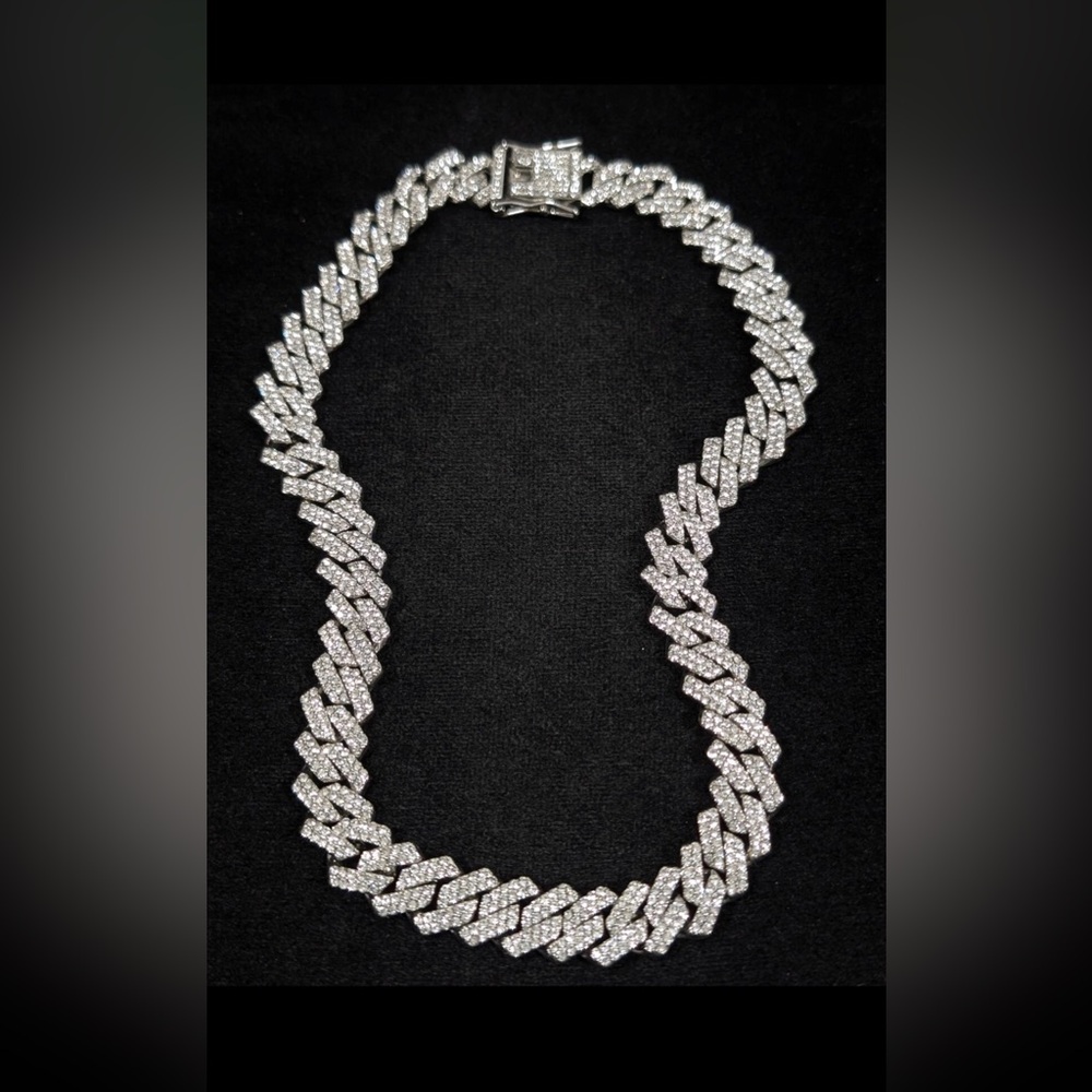 🌟 NEW 18" CZ Cuban Link Chain Necklace, Rhinestone & Silver Color